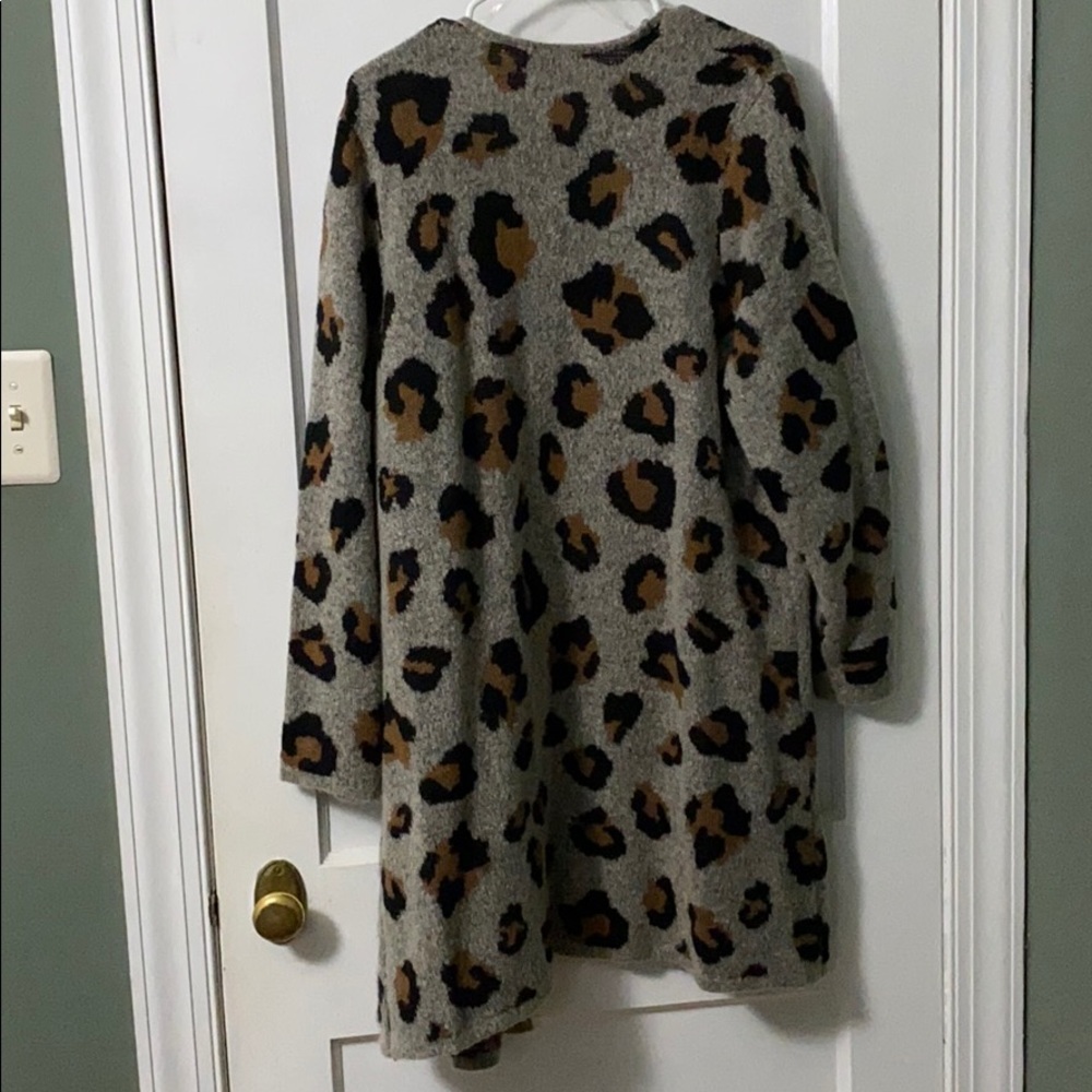 Cheetah sweater - Picture 3 of 3